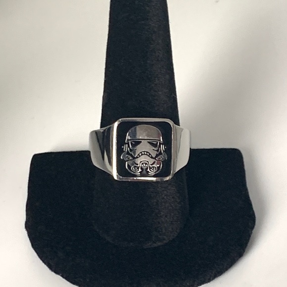 💎Official Star Wars Stainless Steel
Stormtrooper Square Top Ring Size 10 - Picture 3 of 3